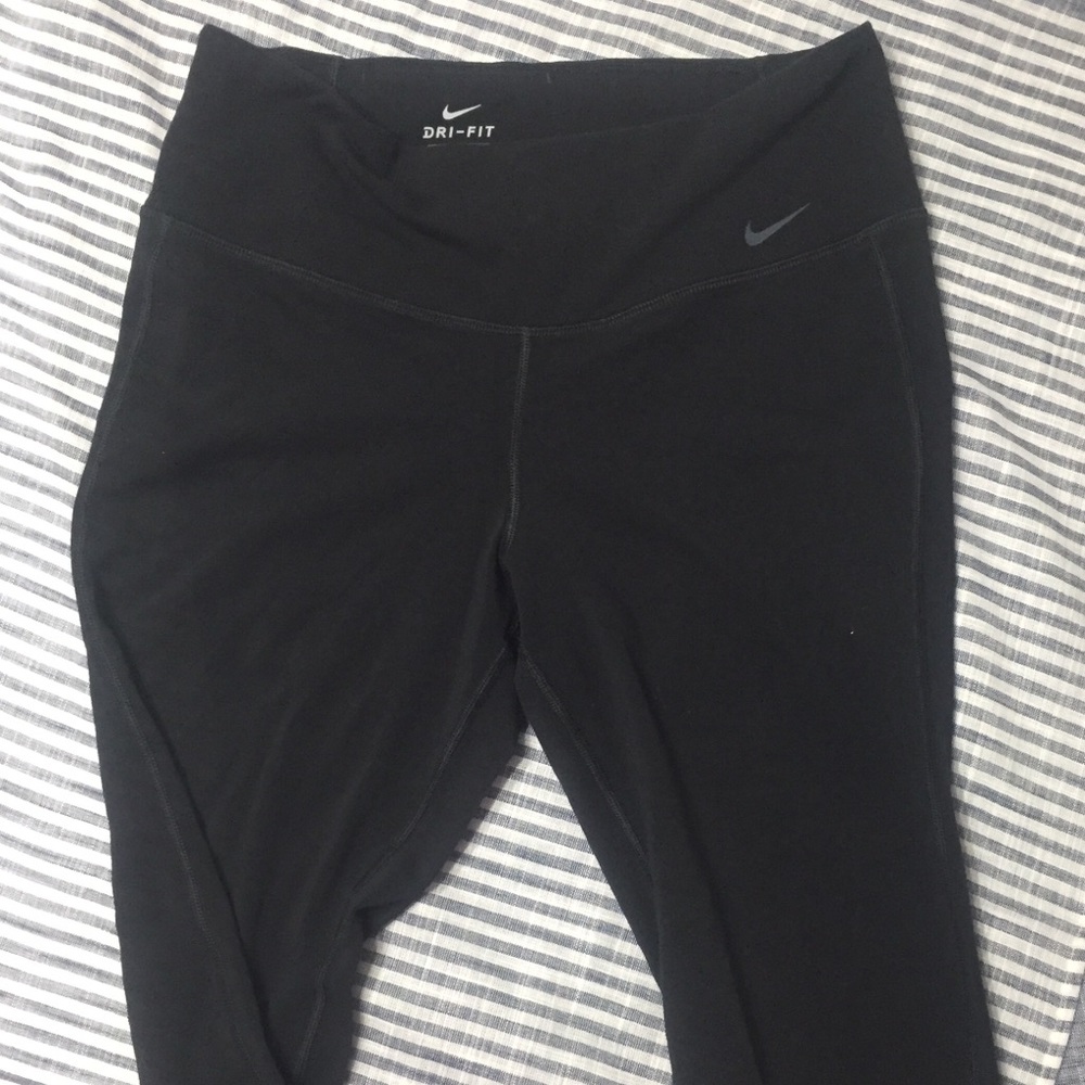 🏃‍♀️ Nike Dri-Fit 3/4 workout pants